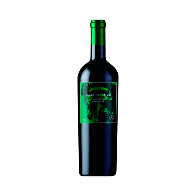 Vino Caballo Loco Grand Cru Sagrada Familia 750cc, un ensamblaje de frutos negros y rojos con notas especiadas.¡Compra online y disfruta de un vino sofisticado del Valle de Sagrada Familia!